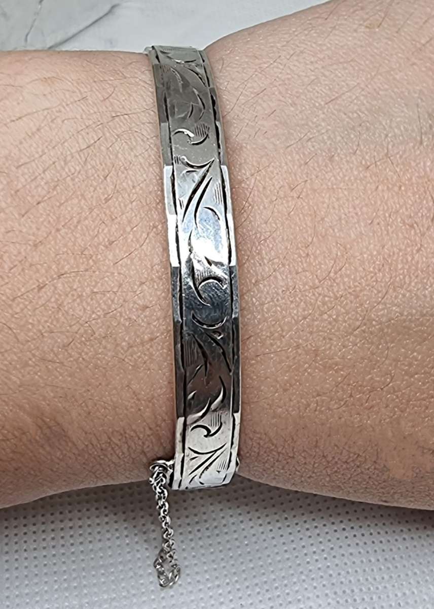 "HALL MARKED" ANTIQUE Engraved 925 "STERLING SILVER" Bangle. ( Genuine Silver. )