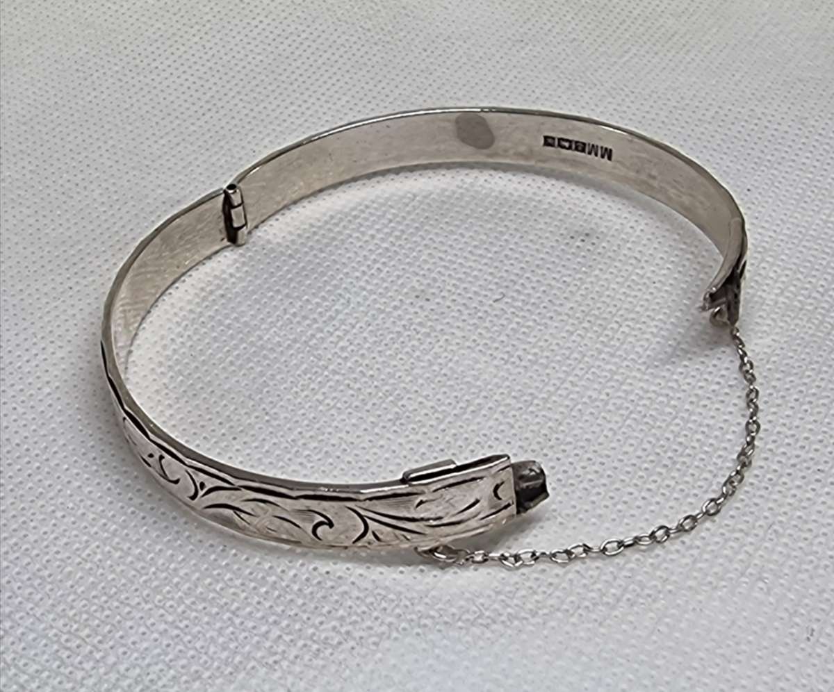 "HALL MARKED" ANTIQUE Engraved 925 "STERLING SILVER" Bangle. ( Genuine Silver. )