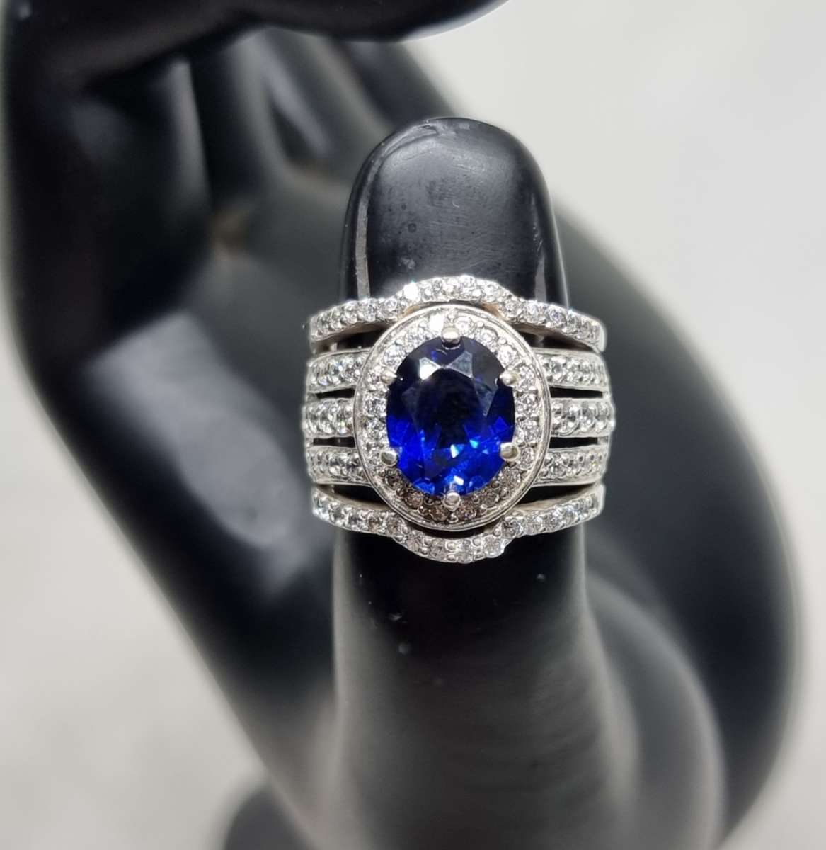 "Blue Sapphire CZ Oval Cut" 925 Sterling Silver Dress Ring. ( Genuine Silver. )