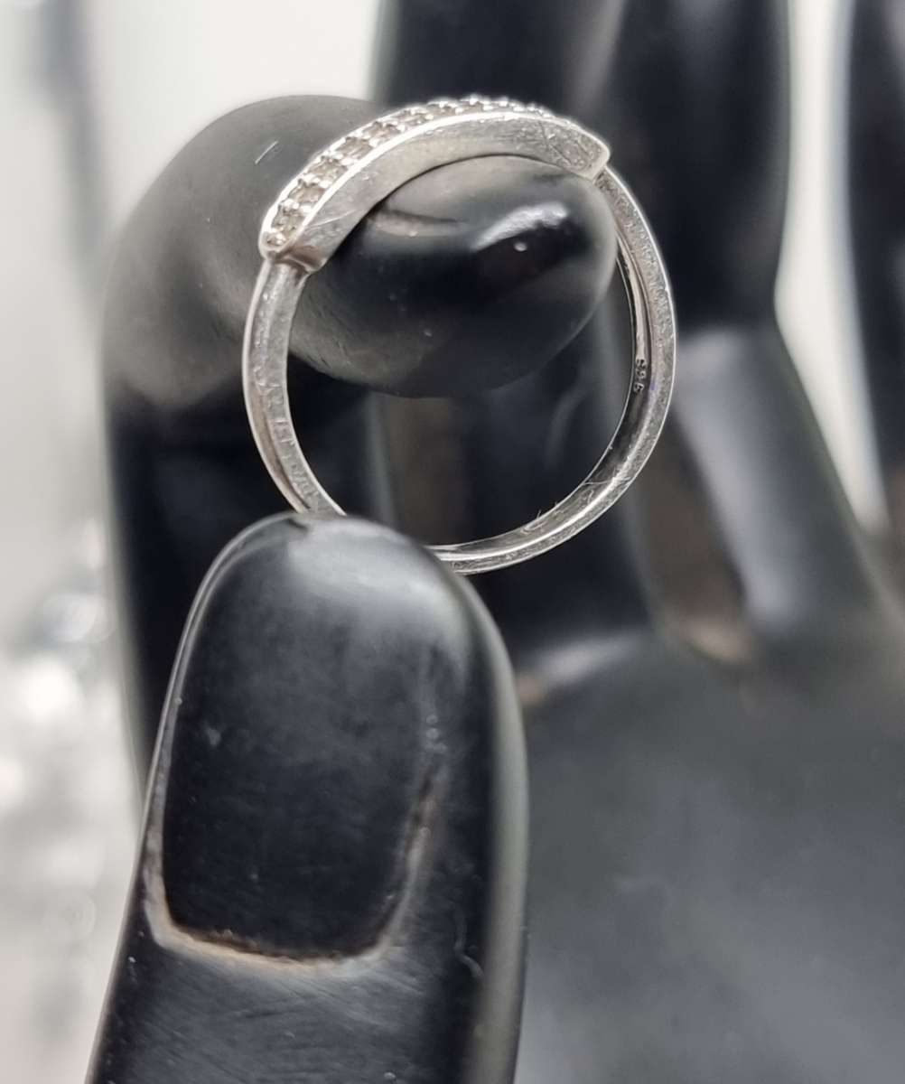 "ART DECO" CZ Stacking 925 Sterling Silver Ring.  ( Genuine Silver.)