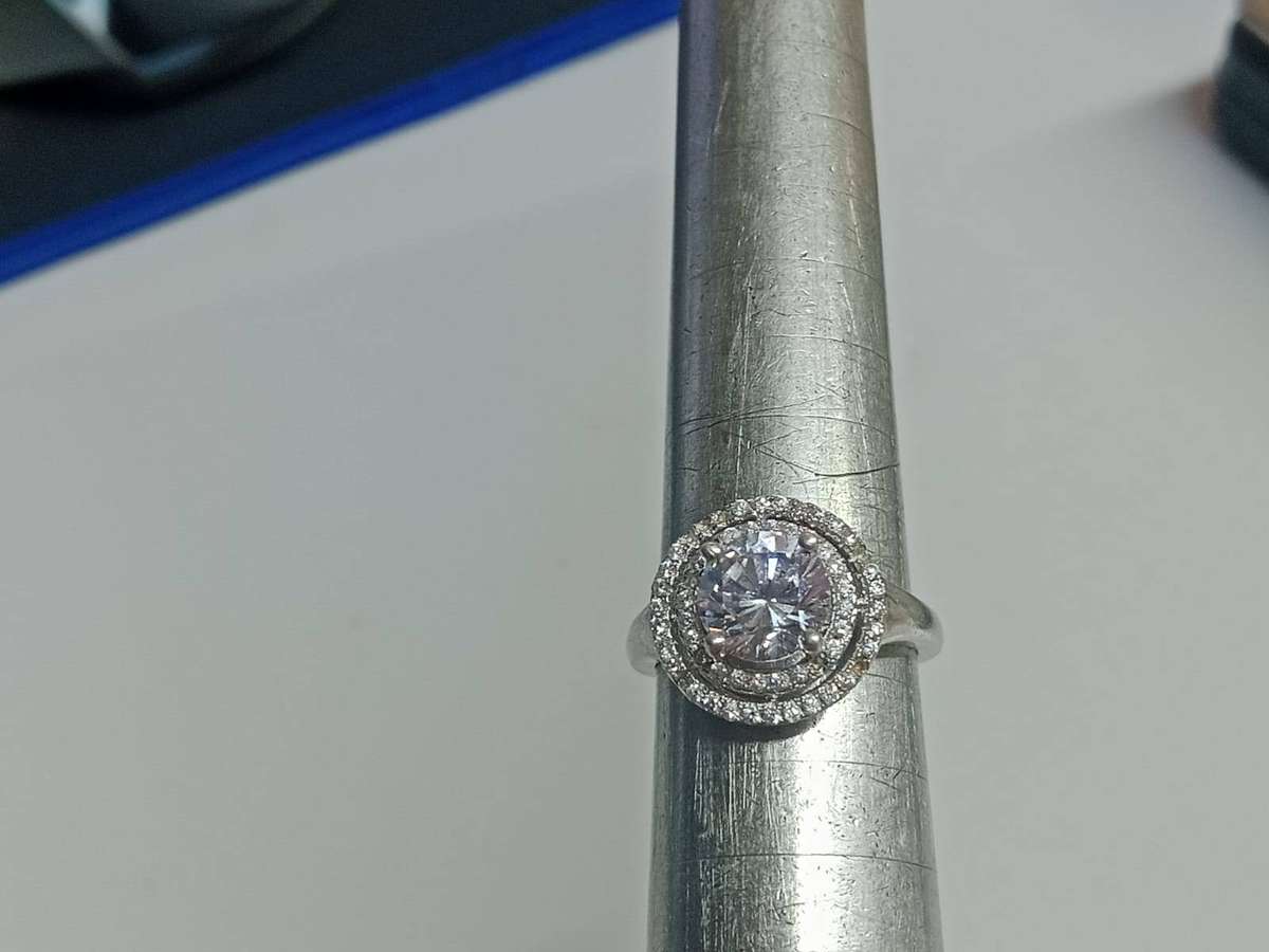 925 Sterling Silver Halo Ring with Sparkling Centre Stone c/z