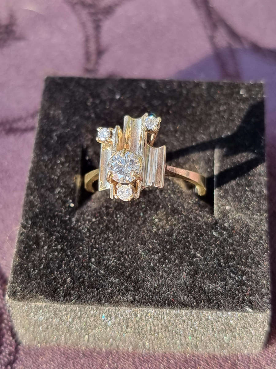 "Genuine" 0,45 Carat Natural Diamond "Engagement Designer" 9CT Yellow Gold Ring. ( Genuine Gold.)