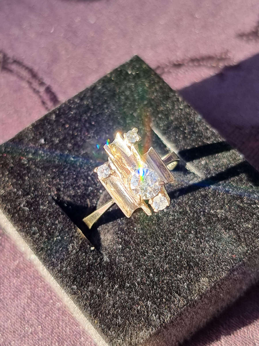 "Genuine" 0,45 Carat Natural Diamond "Engagement Designer" 9CT Yellow Gold Ring. ( Genuine Gold.)