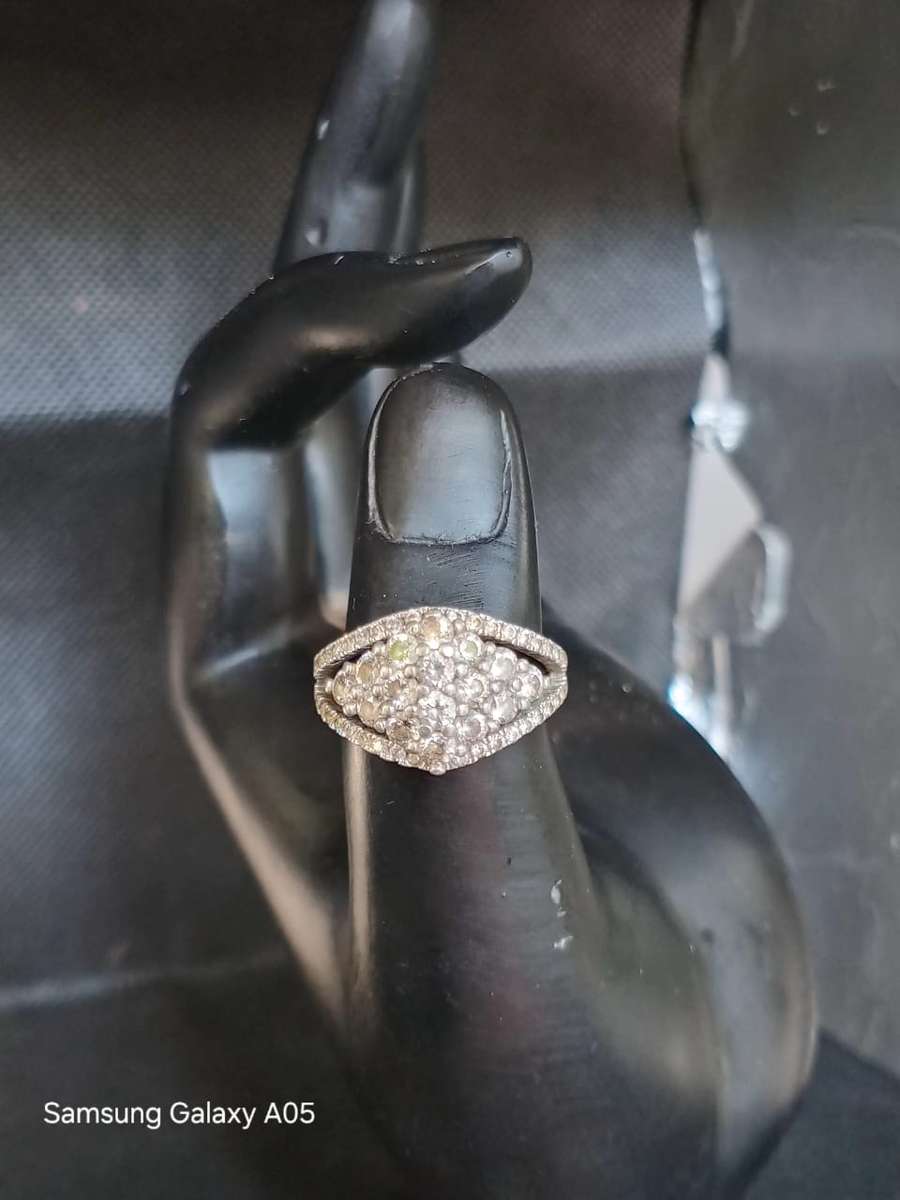 925 Genuine Sterling Silver Cluster Dress Ring (Genuine Silver)