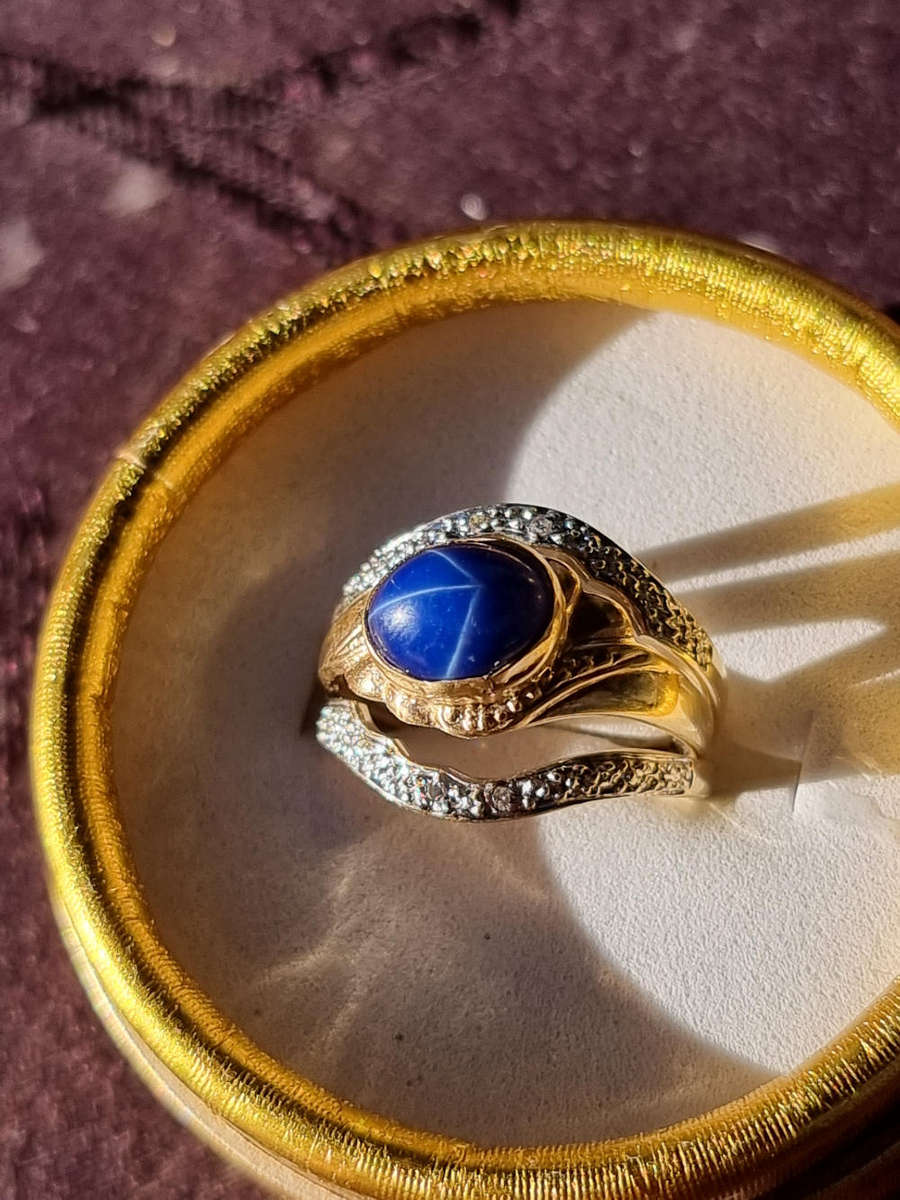 Three Piece "SIX RAY STAR BLUE SAPPHIRE" and DIAMOMD Set in 9CT Yellow Gold. Genuine Gold