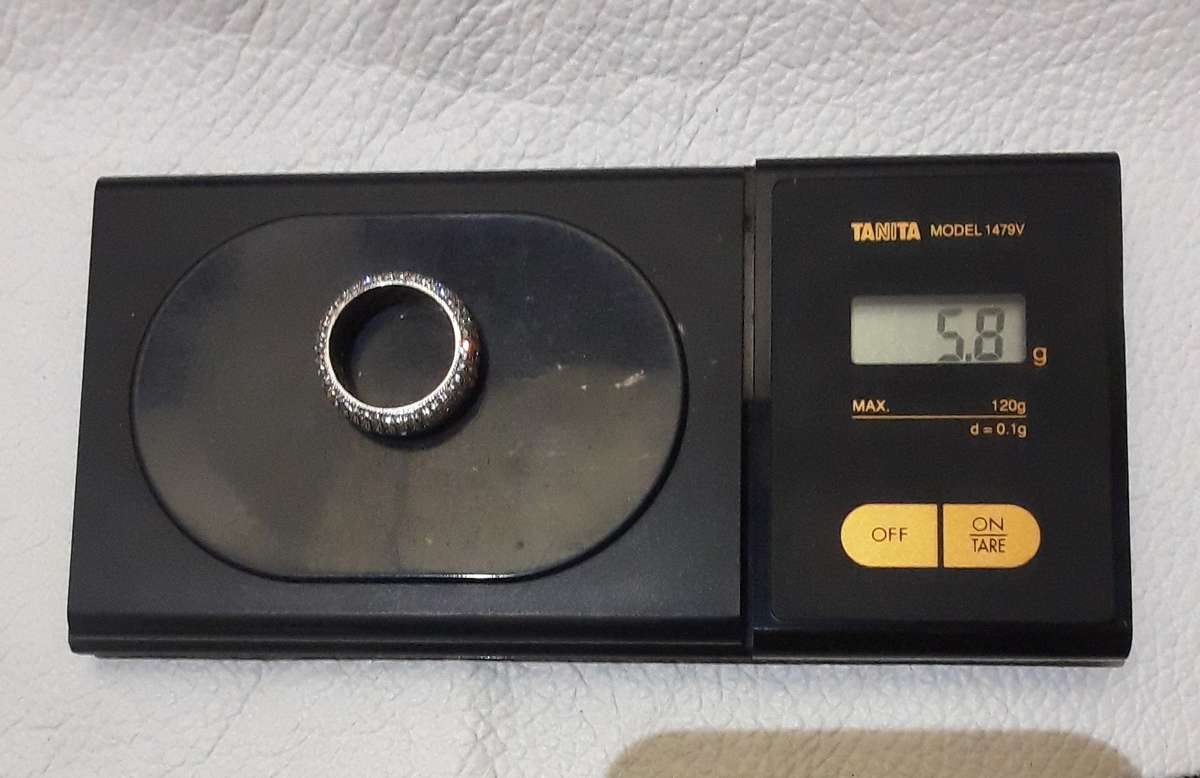 Very Beautiful .925 Silver Ladies ring stones all round 5.8gr