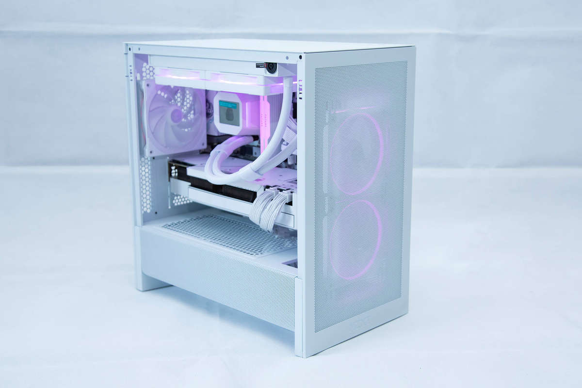 All White Gaming PC: Ryzen 5700 - RTX 3080 - 32GB RAM