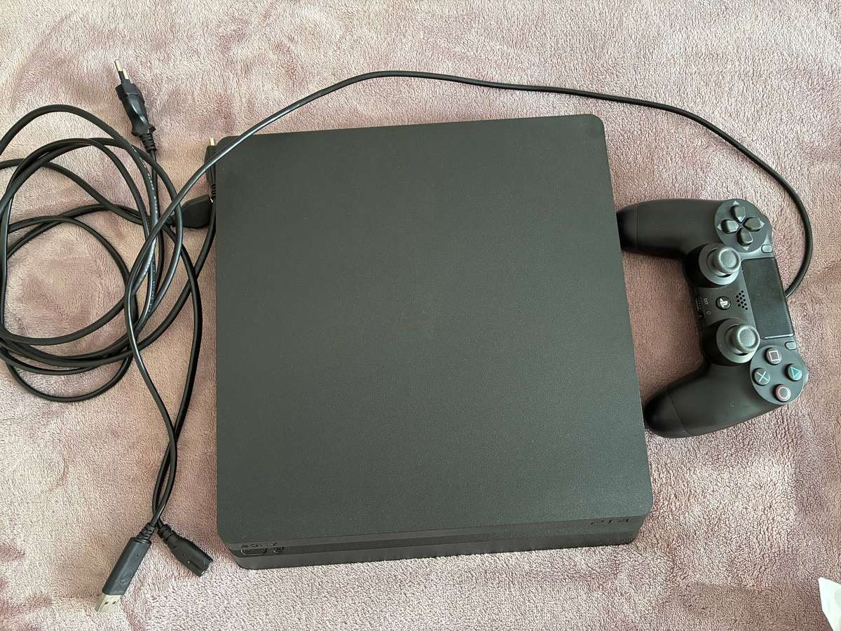 PlayStation 4 Slim Console - Secondhand