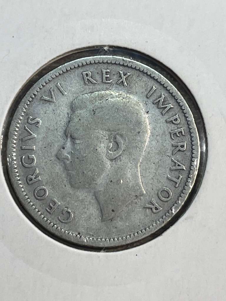1943 *** Shilling - 50% silver *** worn filler coin