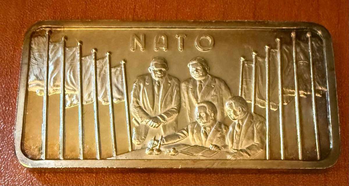 Silver 1 oz *** NATO *** 1976 Hamilton Mint do your research - the last of our stock