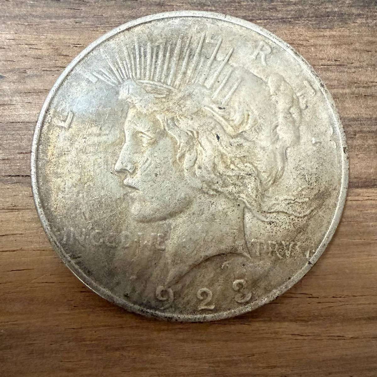 1923 "Peace Dollar" - Denver Mint - 90% Silver - 26.73 g (Silver weight  24.057 g)