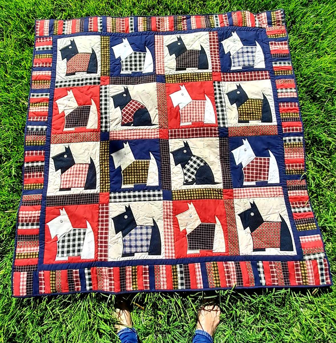 Large handmade Scotty dog themed quilt in immaculate condition 138cm X 138cm