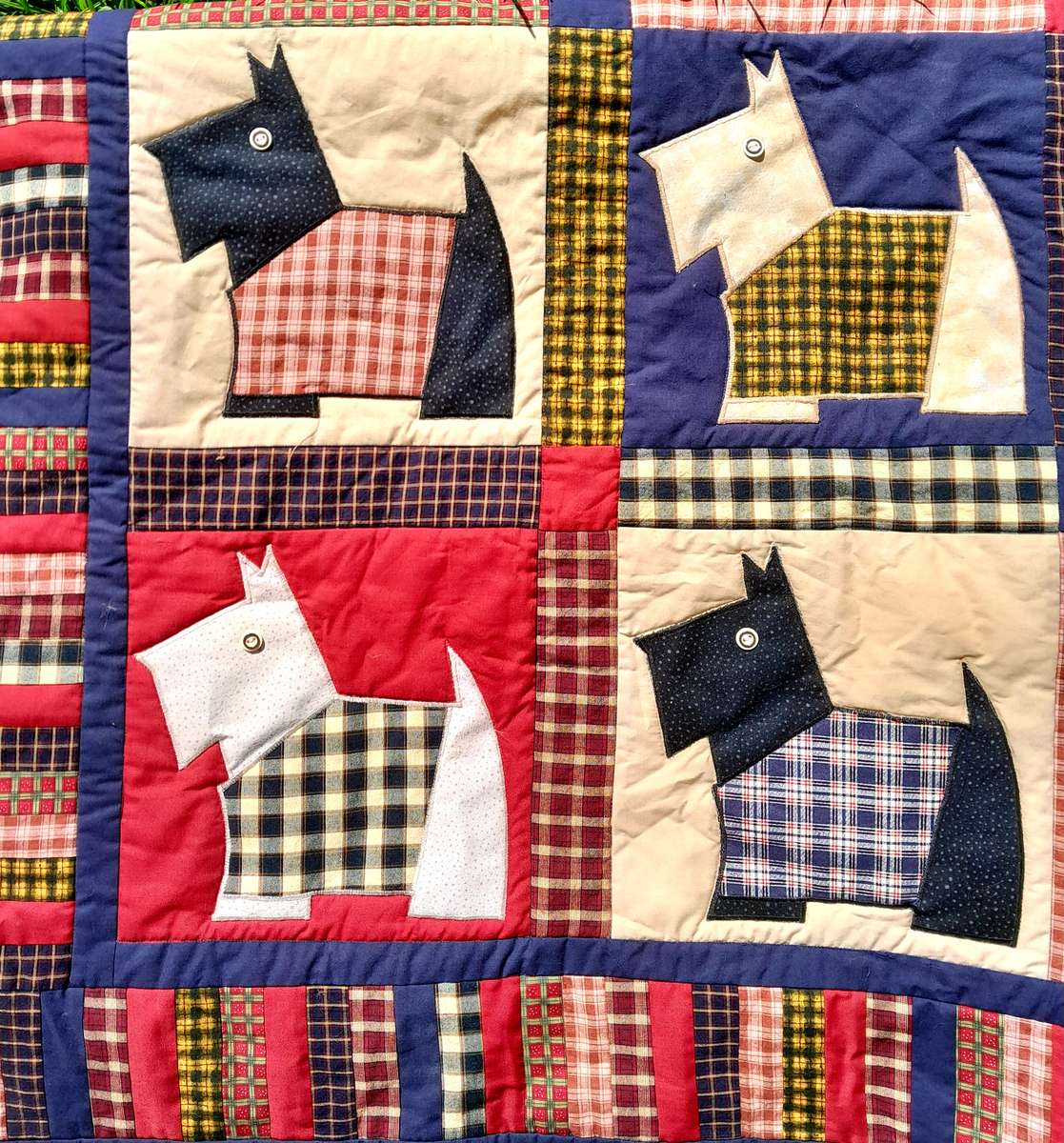 Large handmade Scotty dog themed quilt in immaculate condition 138cm X 138cm