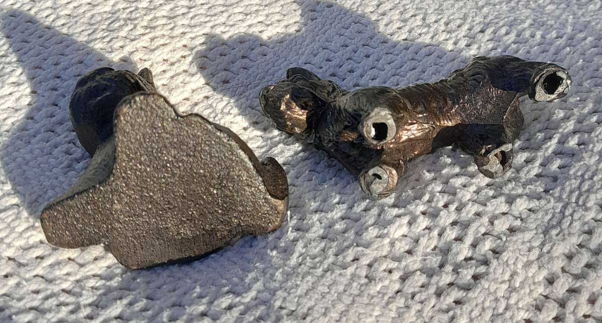 2 x Cast metal Scottish Terrier ornaments for 1 bid