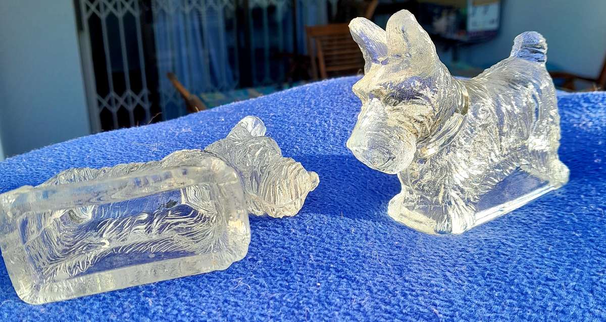 2 x Pressed glass Scottish Terrier ornaments for 1 bid