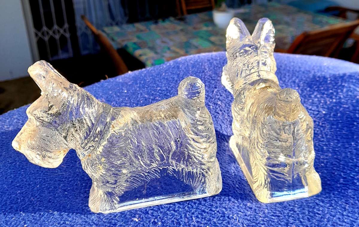 2 x Pressed glass Scottish Terrier ornaments for 1 bid