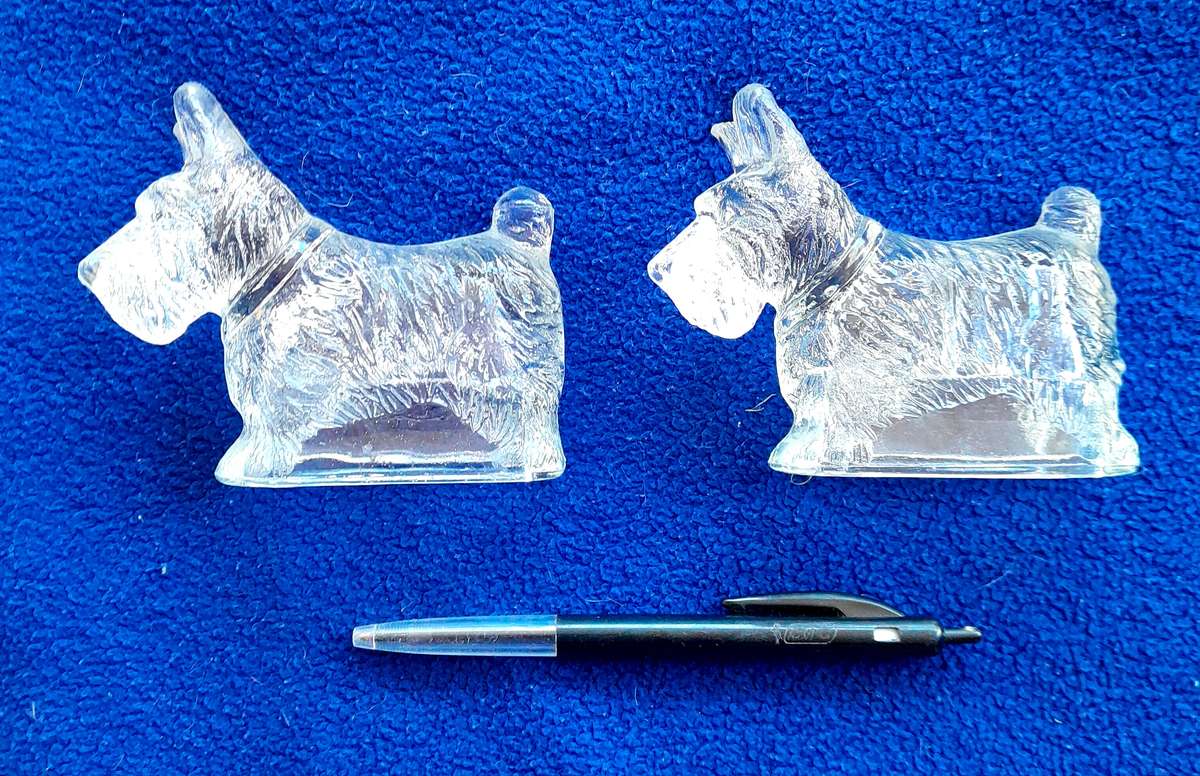 2 x Pressed glass Scottish Terrier ornaments for 1 bid
