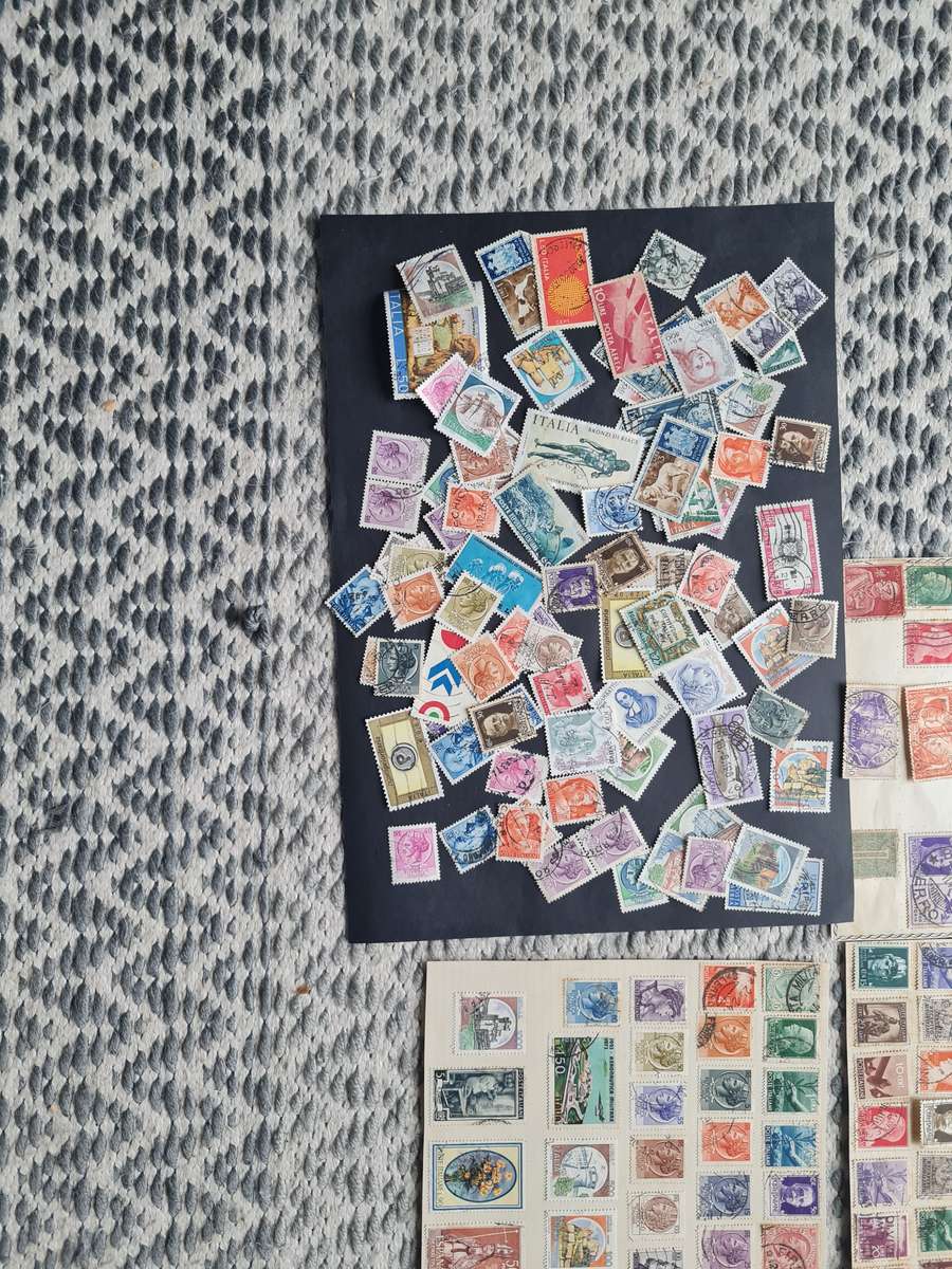 ITALY  >200 hinged on old album pages + 100 loose