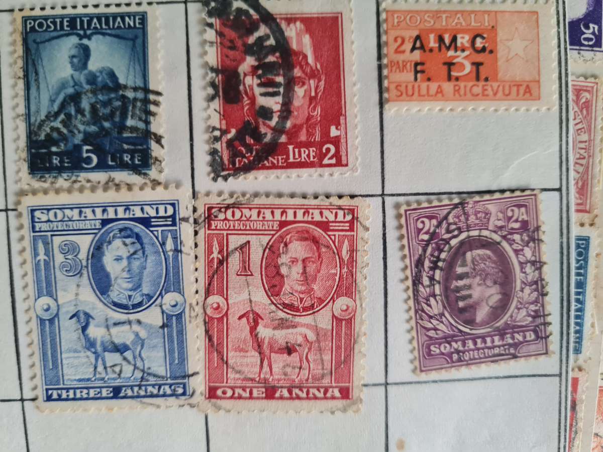 ITALY  >200 hinged on old album pages + 100 loose