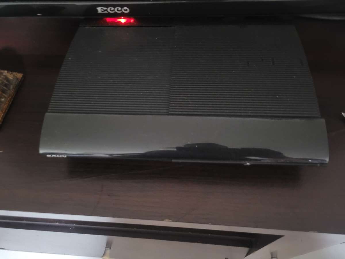 Ps3 SuperSlim 500GB+35 Games+4 Controllers