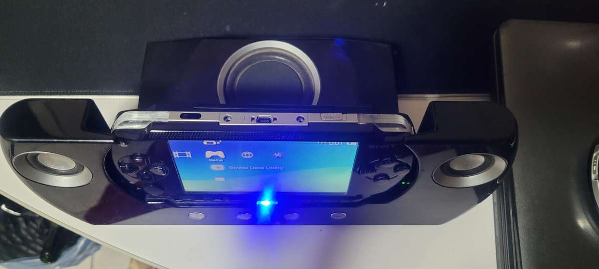 Big PSP Bundle !! 25 Games Carry Case