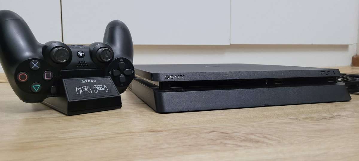 PS4 Slim Console 500Gb Control Immaculate