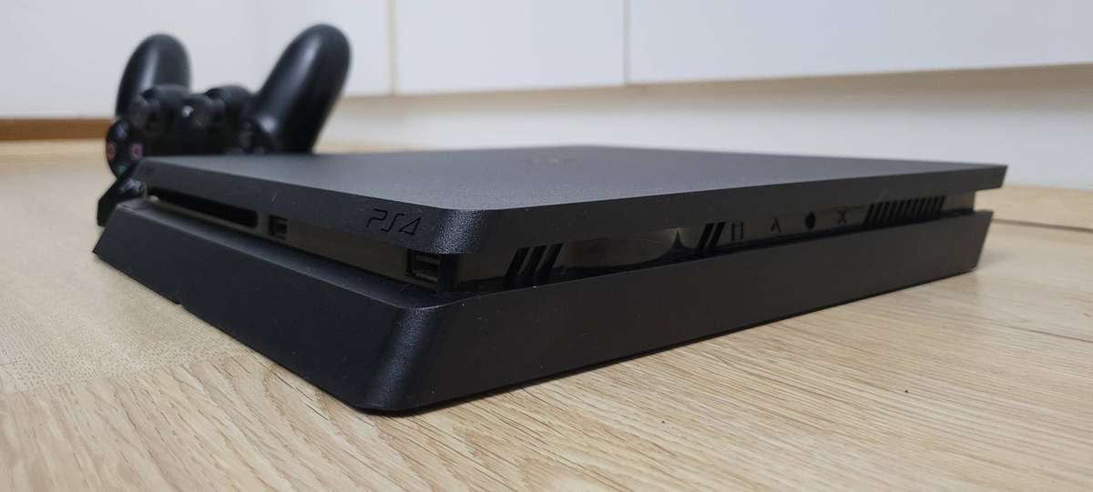 PS4 Slim Console 500Gb Control Immaculate