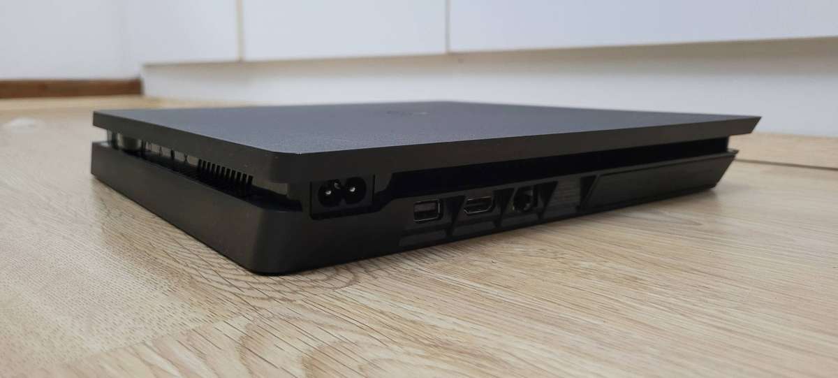 PS4 Slim Console 500Gb Control Immaculate