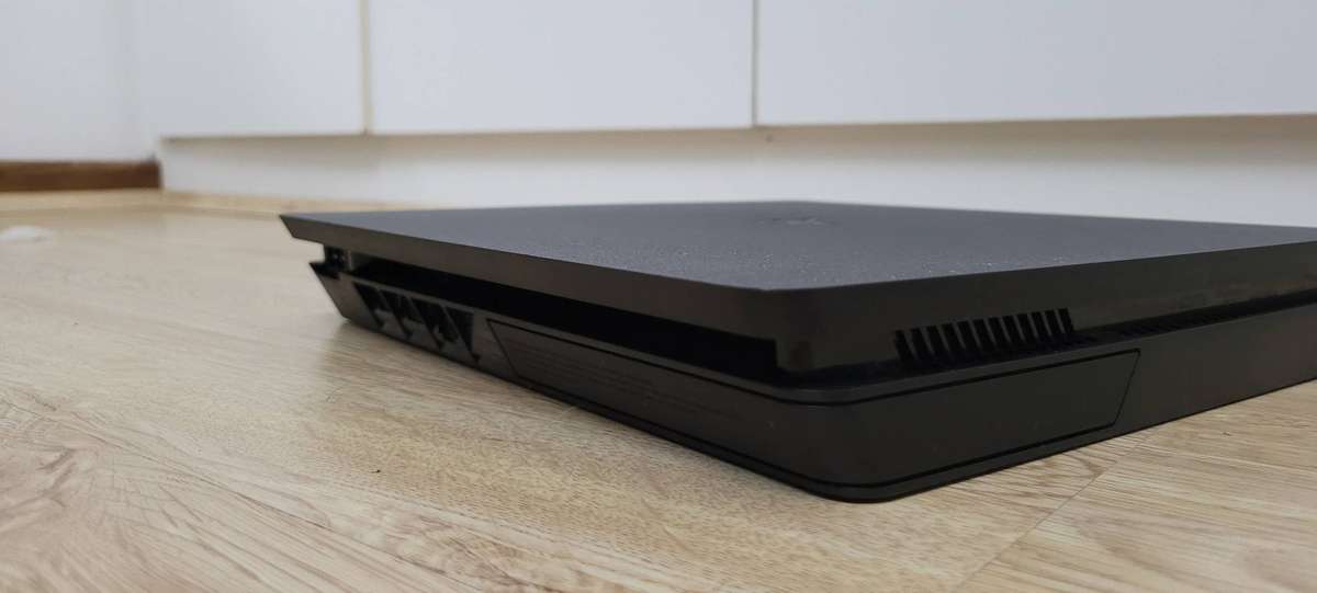 PS4 Slim Console 500Gb Control Immaculate