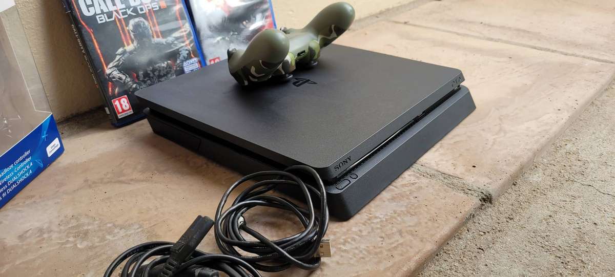 PS4 Slim Console 500Gb Control Immaculate