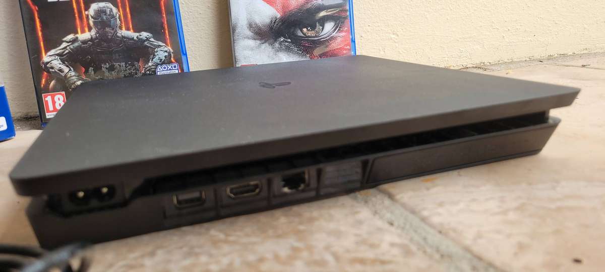 PS4 Slim Console 500Gb Control Immaculate