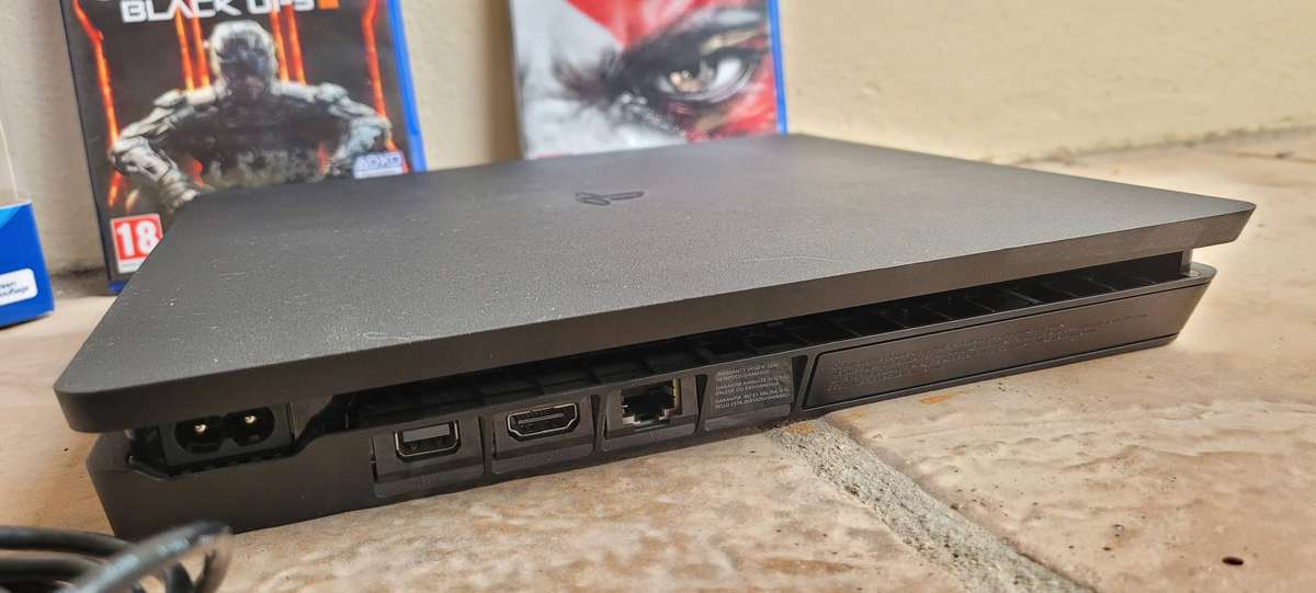 PS4 Slim Console 500Gb Control Immaculate