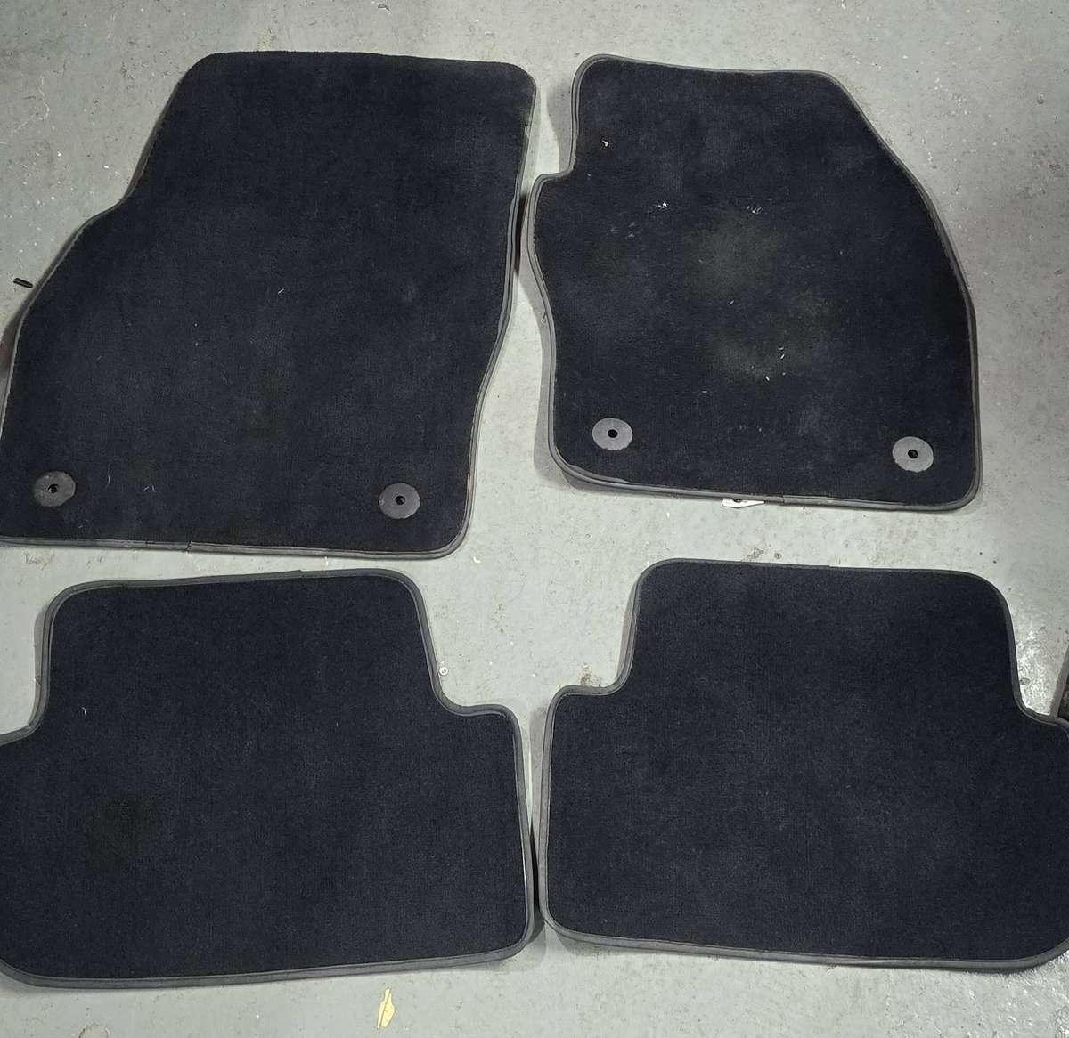 VW Polo original Mat Set