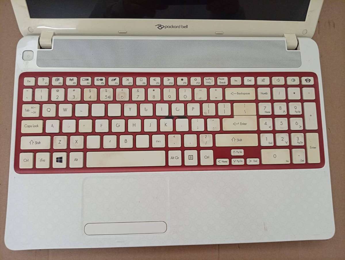 Packard Bell Easynote TV43HC- Intel Core I3-Gen 2-Intel HD Graphics--NON FUNCTIONING