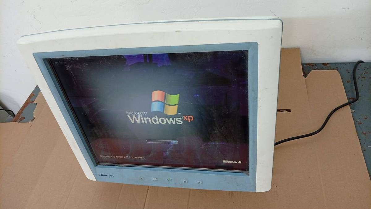 Advantech POC-174 Industrial Panel PC