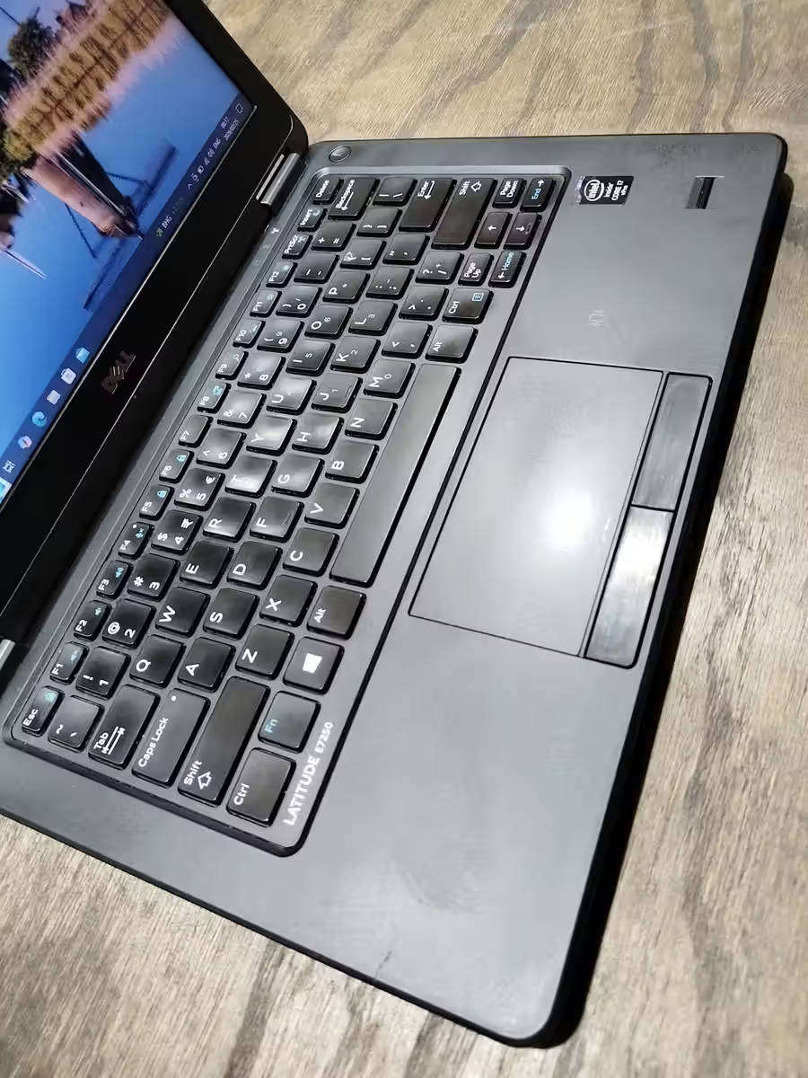 Dell Latitude E7250 Ultrabook - Intel Core i5 - 4GB RAM - 128GB mSATA SSD - Windows 10 Pro