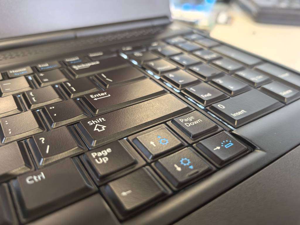 DELL PRECISION M4800, i7-4810MQ, 16GB RAM, 256GB SSD, FHD, AMD FIREPRO R9 M200X