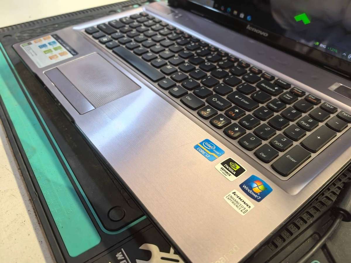 LENOVO IDEAPAD Y700, i7-2670QM QUAD CORE, 8GB RAM, 256GB SSD, NVIDIA GEFORCE GT555