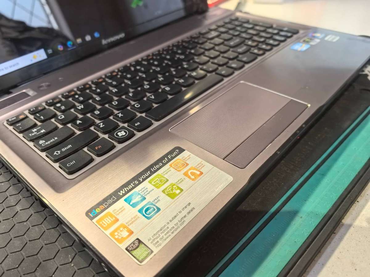 LENOVO IDEAPAD Y700, i7-2670QM QUAD CORE, 8GB RAM, 256GB SSD, NVIDIA GEFORCE GT555