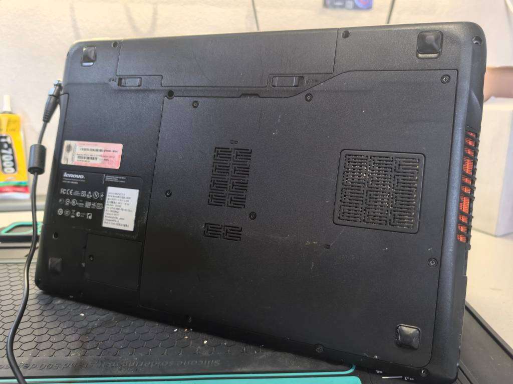 LENOVO IDEAPAD Y700, i7-2670QM QUAD CORE, 8GB RAM, 256GB SSD, NVIDIA GEFORCE GT555