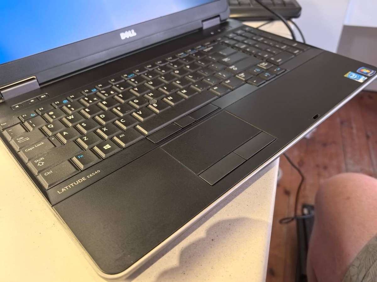 Dell Latitude E6540, i7-4810MQ, 8GB RAM, 256GB SSD, FHD, Radeon 2GB GDDR5