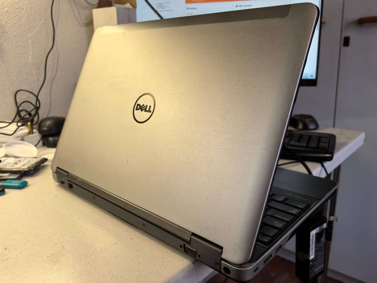 Dell Latitude E6540, i7-4810MQ, 8GB RAM, 256GB SSD, FHD, Radeon 2GB GDDR5