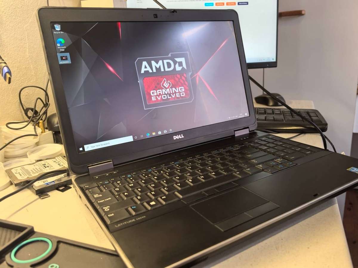 Dell Latitude E6540, i7-4810MQ, 8GB RAM, 256GB SSD, FHD, Radeon 2GB GDDR5