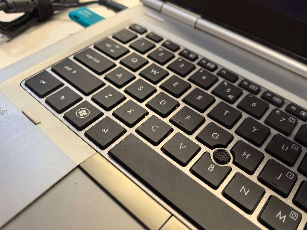 HP EliteBook 8460P - Intel Core i5-2520M - 4GB RAM - 500GB HDD-HD