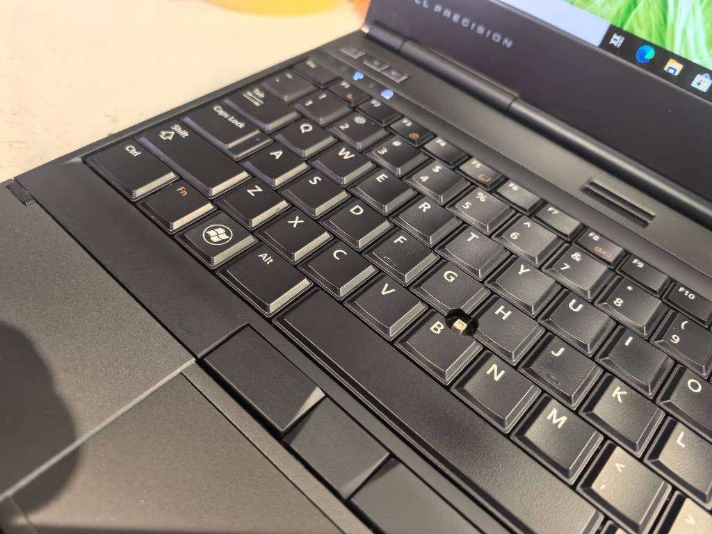 Dell Precision M4600, i7-2760QM, 8GB RAM, 256GB SSD, FHD, NVIDIA QUADRO 1000M