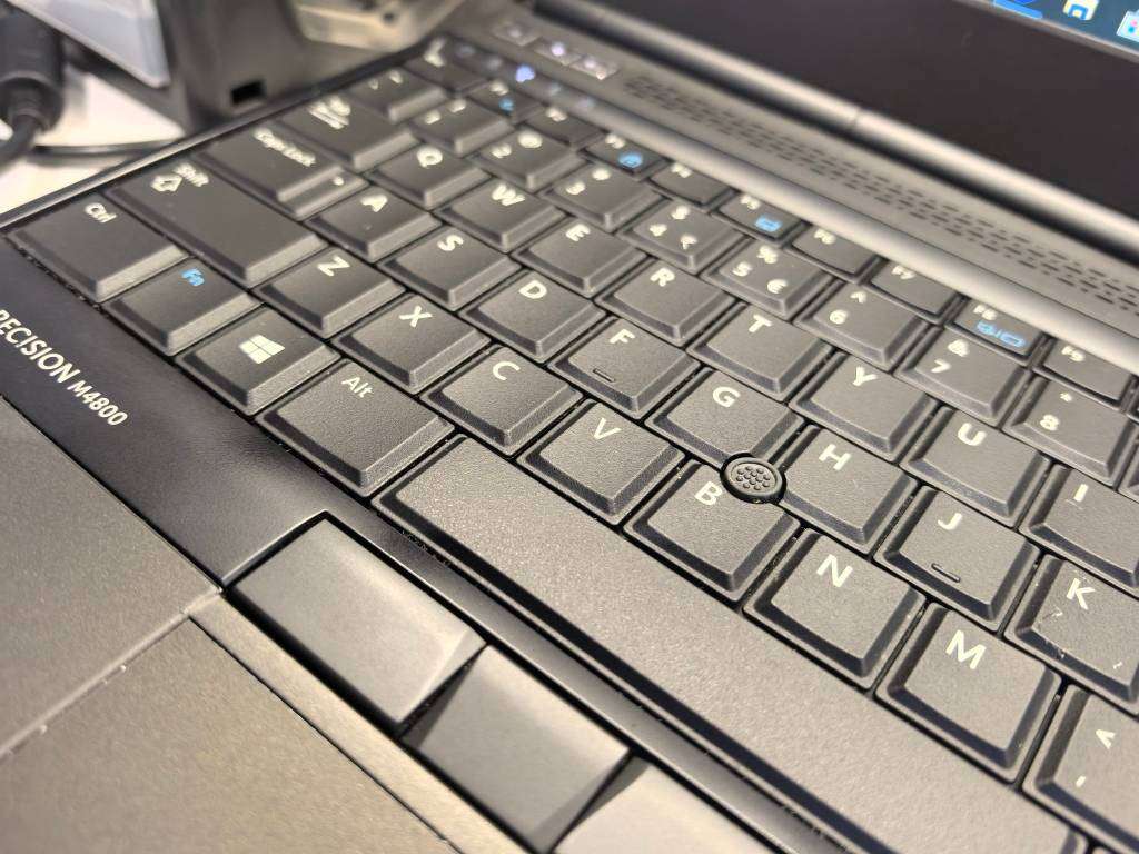 Dell Precision M4800, i7-4800QM, 8GB RAM, 256GB SSD, FHD, NVIDIA Quadro 2100M