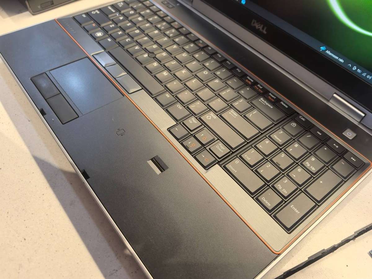 DELL LATITUDE E6520, i7-2760QM, 8GB RAM, 256GB SSD, FHD DISPLAY, NVIDIA GRAPHICS