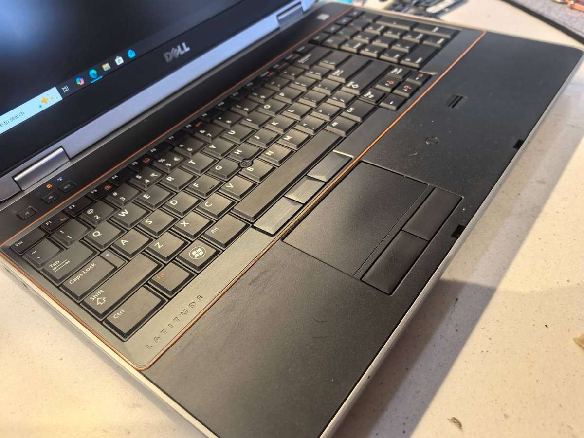 DELL LATITUDE E6520, i7-2760QM, 8GB RAM, 256GB SSD, FHD DISPLAY, NVIDIA GRAPHICS