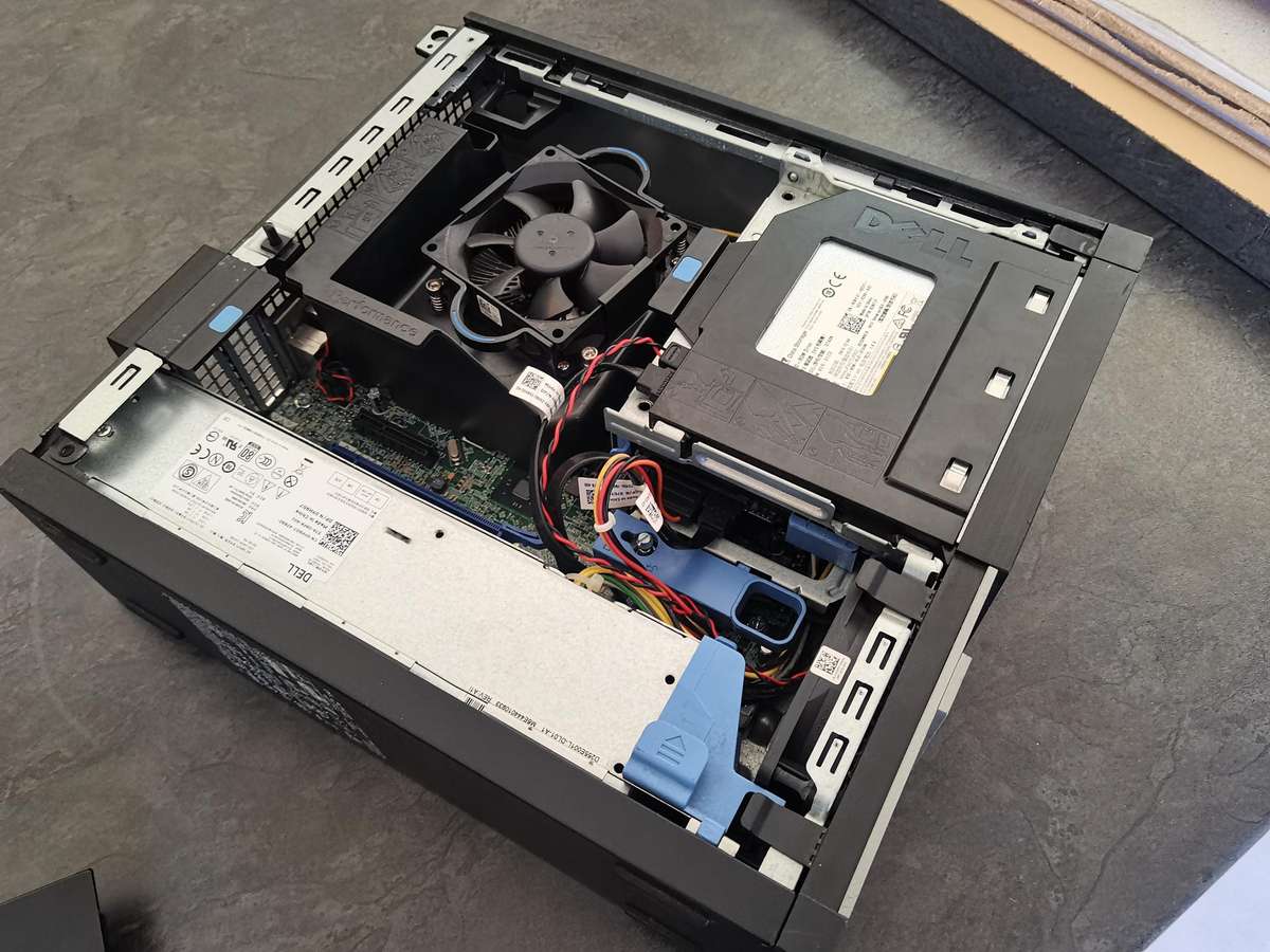 Dell Optiplex 7020 - Intel Core i5-4590 @ 3.30GHz - 4GB RAM - 500GB HDD