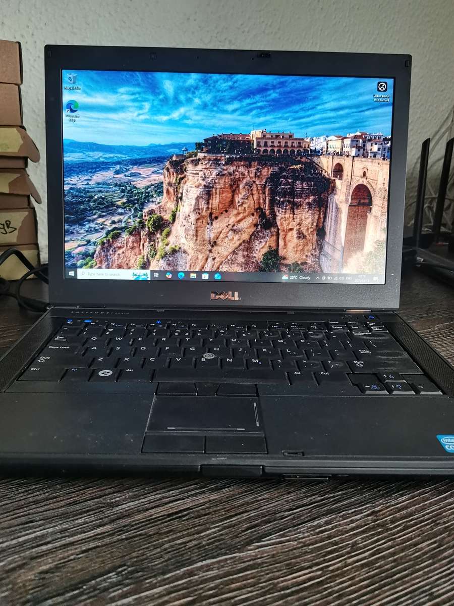 Dell Latitude E6410 - Intel Core i5-M 560 @ 2.67GHz - 4GB RAM - 500GB HDD - Battery Dead